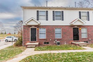 25523 Knoll Drive, Roseville, MI 48066