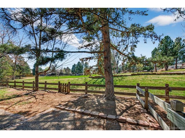 4 Oakmont Ln, Littleton, CO 80127