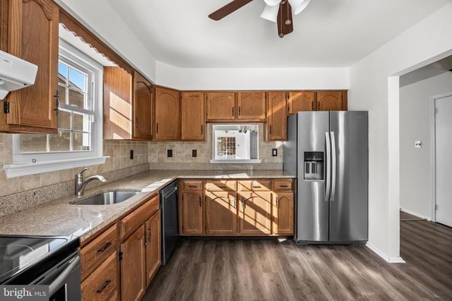 23 EMORY LN, Mount Laurel, NJ 08054