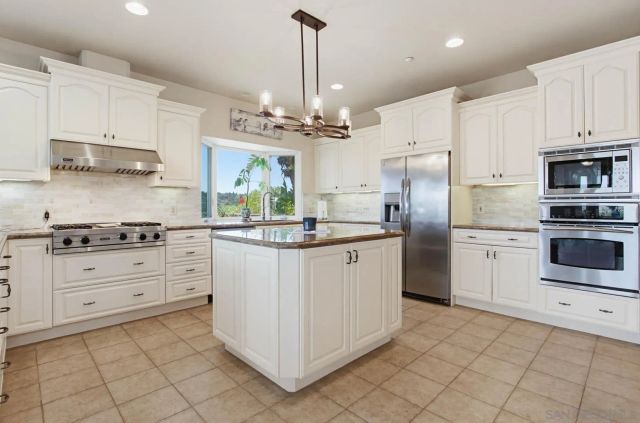 1550 Knoll Park Lane, Fallbrook, CA 92028