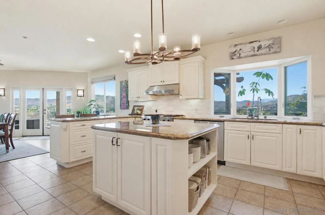 1550 Knoll Park Lane, Fallbrook, CA 92028