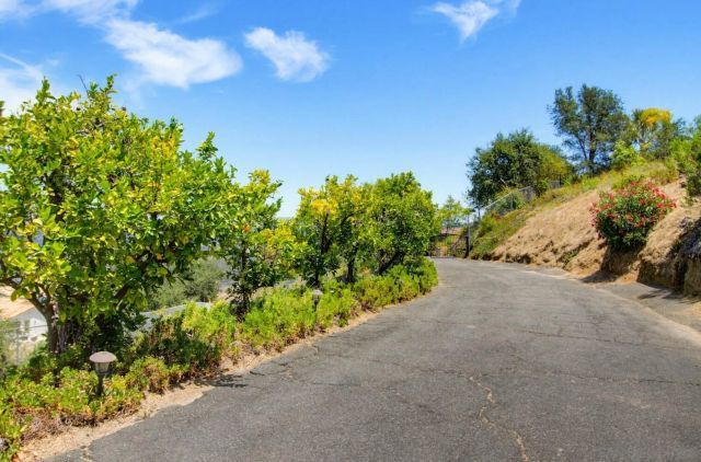 1550 Knoll Park Lane, Fallbrook, CA 92028
