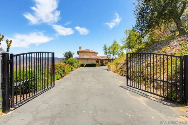 1550 Knoll Park Lane, Fallbrook, CA 92028
