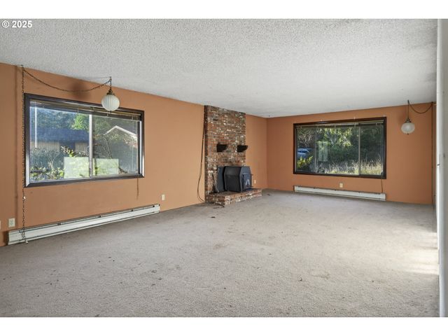 312 BRYANT Ln, Roseburg, OR 97471