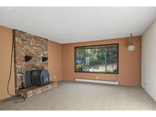 312 BRYANT Ln, Roseburg, OR 97471