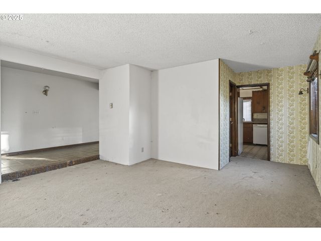 312 BRYANT Ln, Roseburg, OR 97471