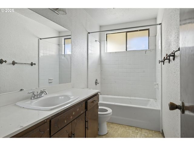 312 BRYANT Ln, Roseburg, OR 97471