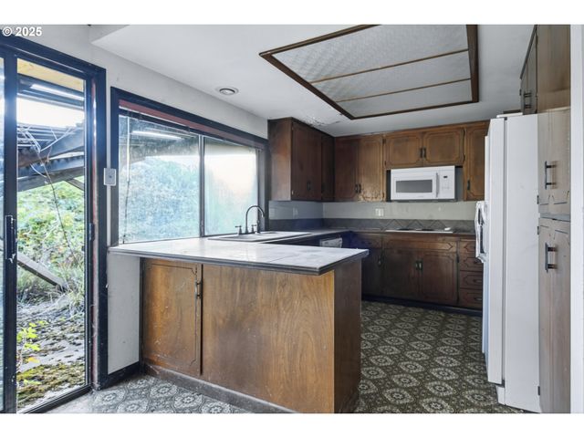 312 BRYANT Ln, Roseburg, OR 97471