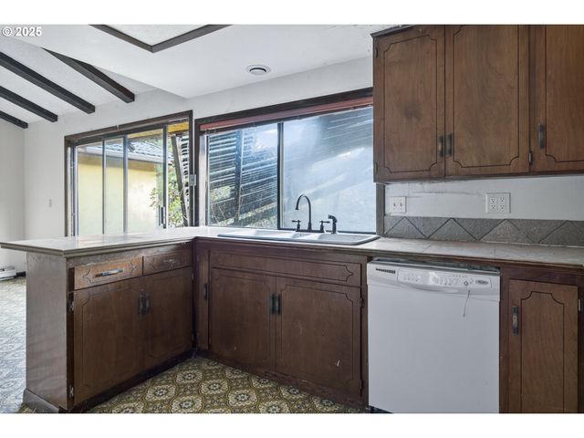 312 BRYANT Ln, Roseburg, OR 97471