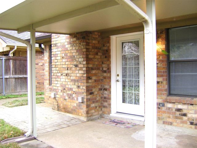 1714 Red Bud Lane, Euless, TX 76039