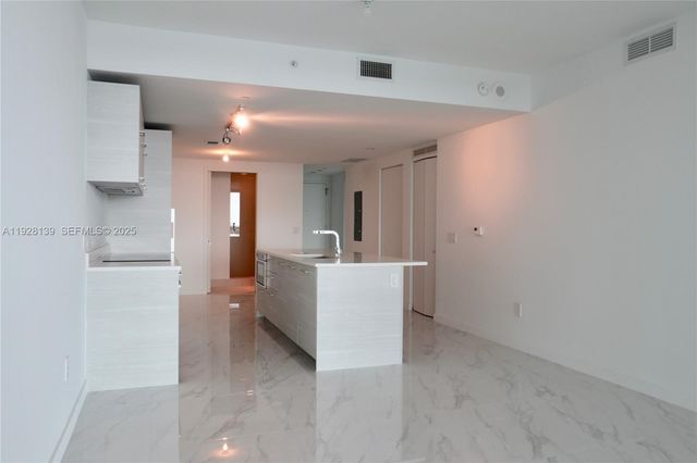 650 NE 32 1703, Miami, FL 33137