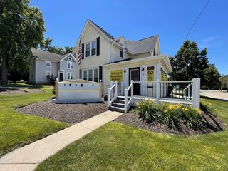 5 E WASHINGTON Street C, Oswego, IL 60543