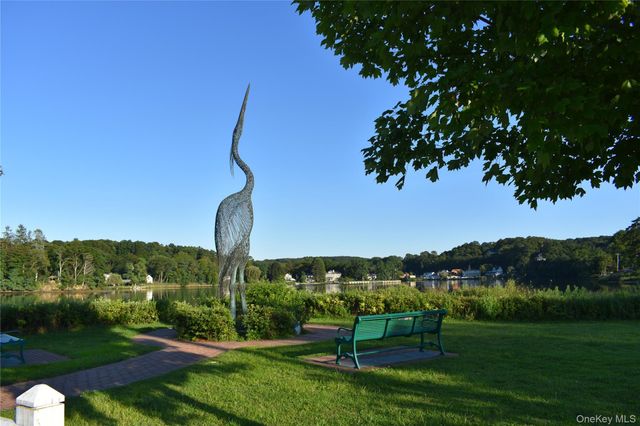 100 Centershore Road, Centerport, NY 11721