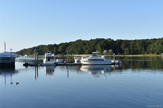 100 Centershore Road, Centerport, NY 11721