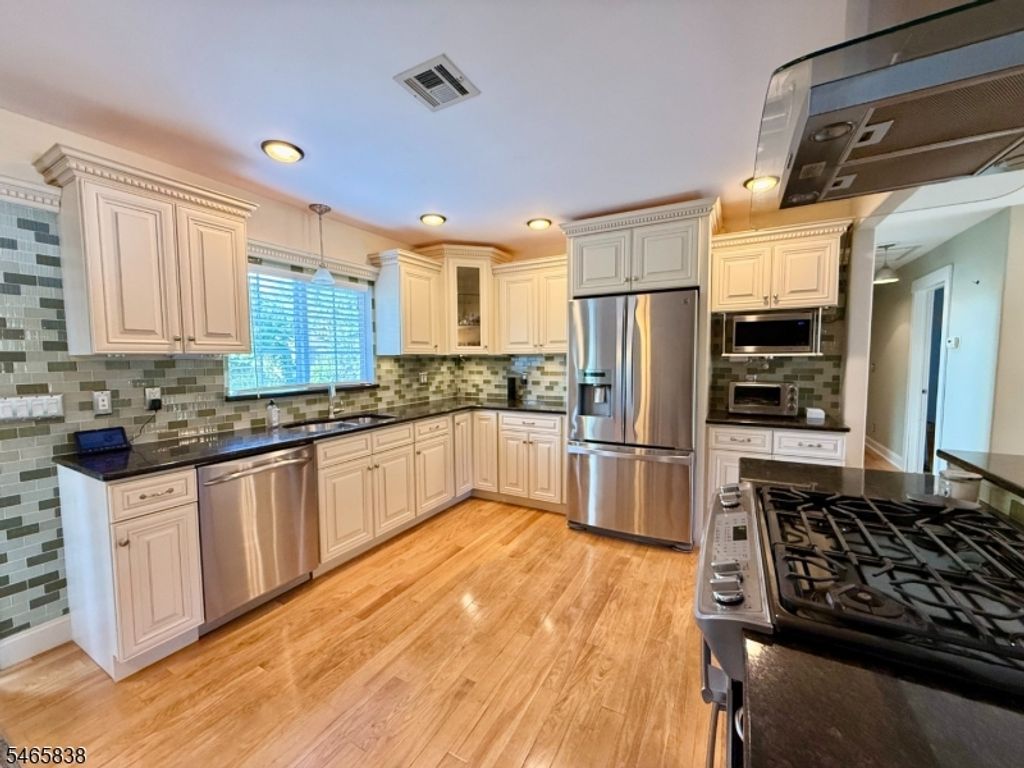 15 Hazel St, Lincoln Park Boro, NJ 07035 — photo 3