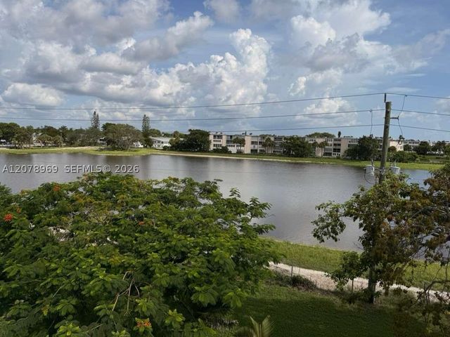 425 Southampton B 425, West Palm Beach, FL 33417