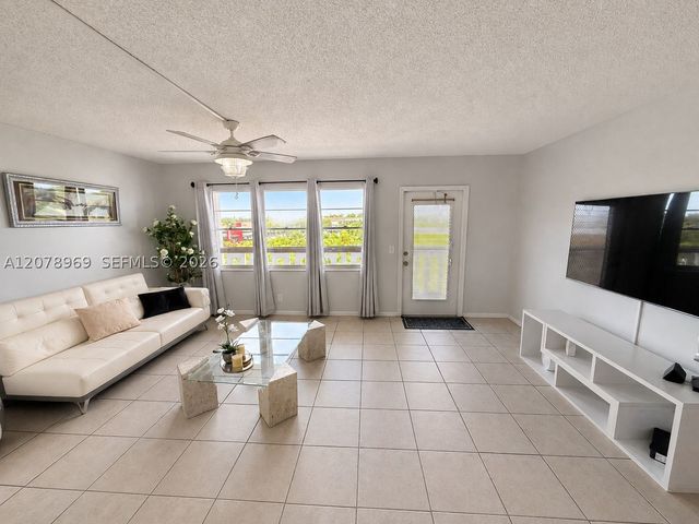 425 Southampton B 425, West Palm Beach, FL 33417