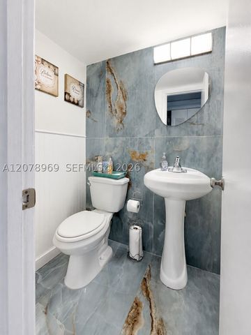 425 Southampton B 425, West Palm Beach, FL 33417
