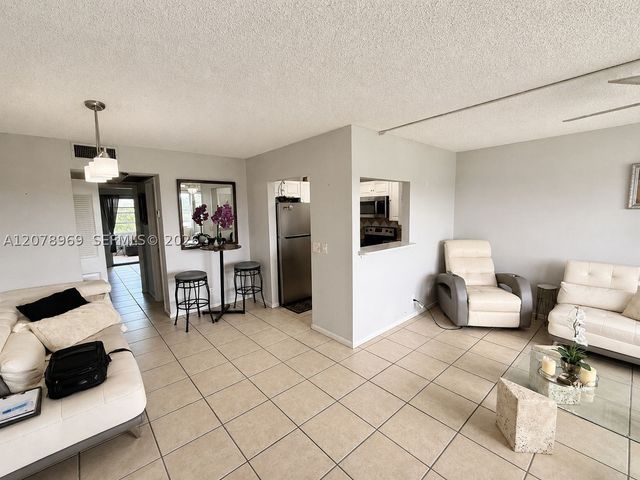 425 Southampton B 425, West Palm Beach, FL 33417