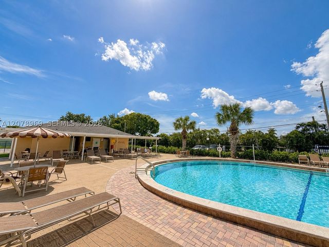 425 Southampton B 425, West Palm Beach, FL 33417