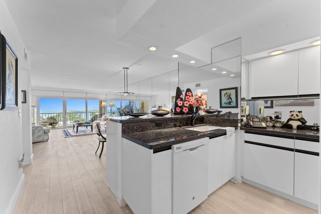 1021 HILLSBORO MILE PH3, Hillsboro Beach, FL 33062