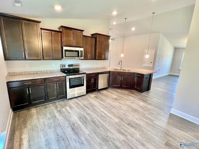 9107 SE Eagle Trace Drive, Owens Cross Roads, AL 35763