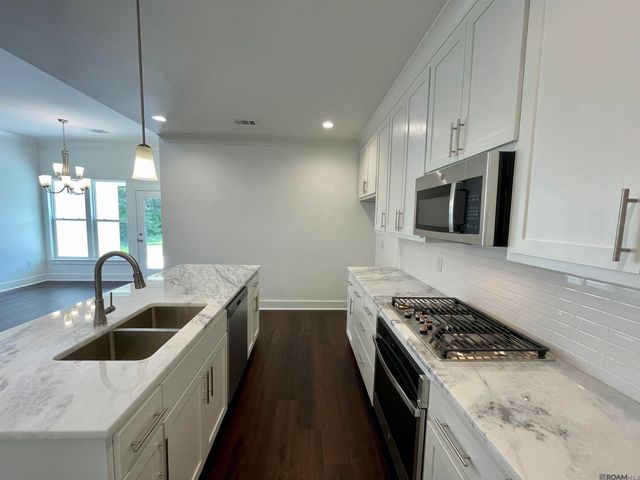 9674 Brookfield Ave, Denham Springs, LA 70726