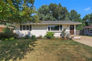 310 N 11th Street, Indianola, IA 50125