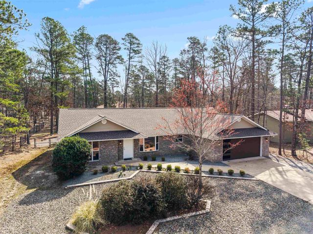 10 Soga Pl, Hot Springs Village, AR 71909