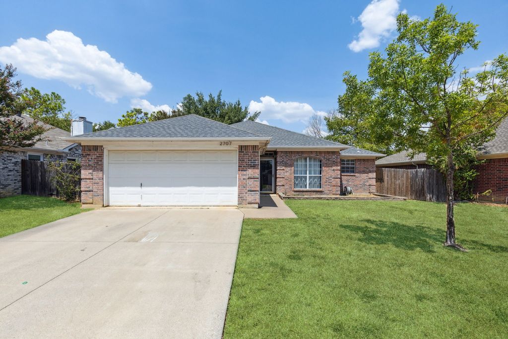 2707 Yorkfield Court, Arlington, TX 76001