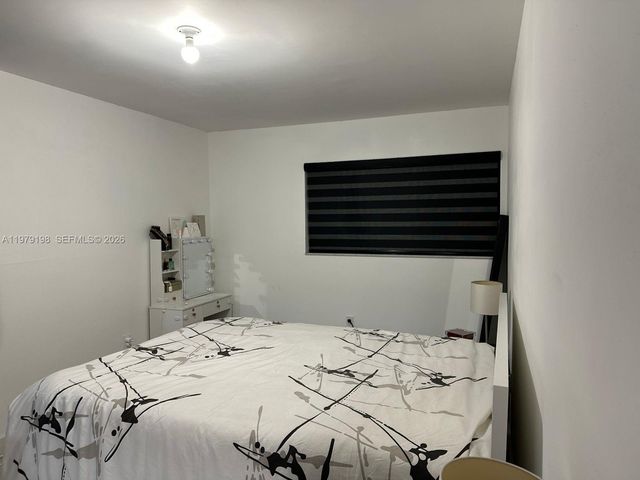 931 NE 199th St 102-22, Miami, FL 33179