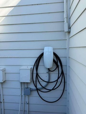 931 NE 199th St 102-22, Miami, FL 33179