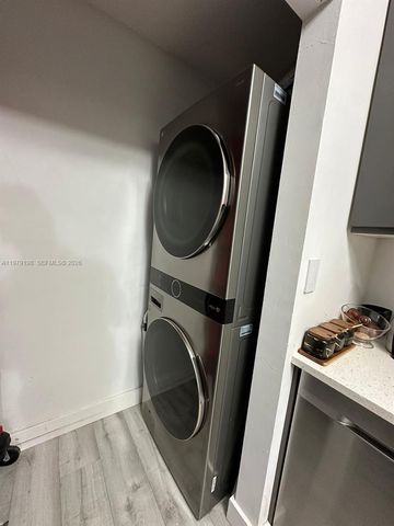 931 NE 199th St 102-22, Miami, FL 33179