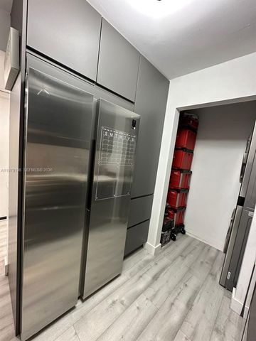 931 NE 199th St 102-22, Miami, FL 33179