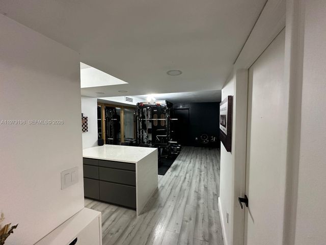 931 NE 199th St 102-22, Miami, FL 33179