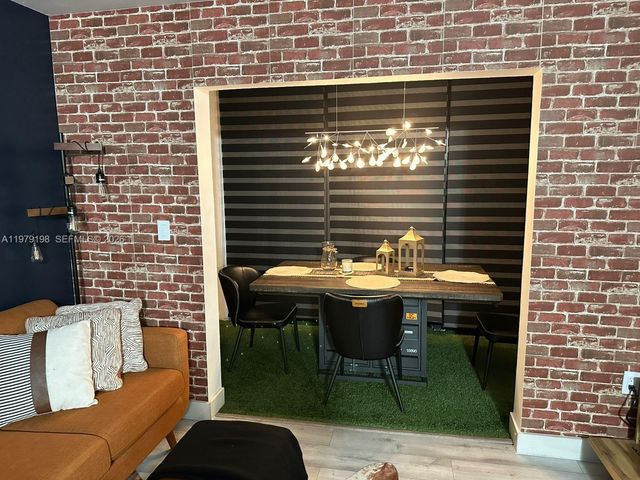 931 NE 199th St 102-22, Miami, FL 33179