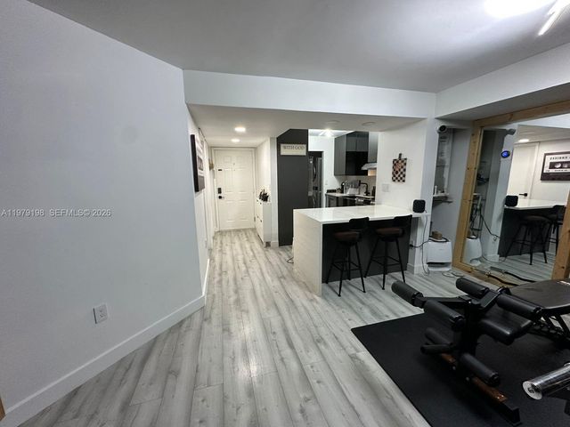 931 NE 199th St 102-22, Miami, FL 33179