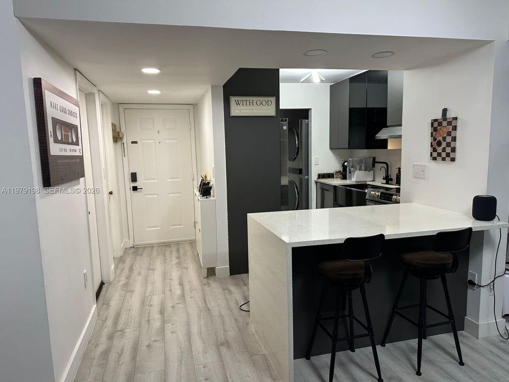 931 NE 199th St 102-22, Miami, FL 33179