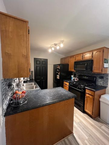 759 Sterling Court B1, Bartlett, IL 60103