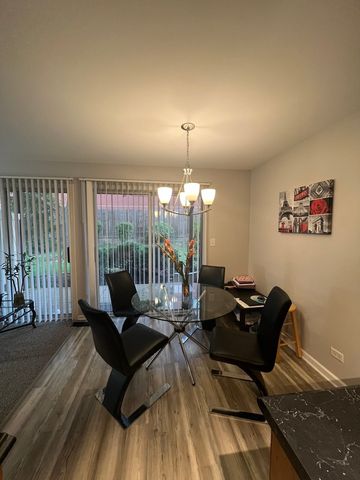 759 Sterling Court B1, Bartlett, IL 60103