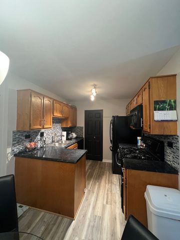 759 Sterling Court B1, Bartlett, IL 60103