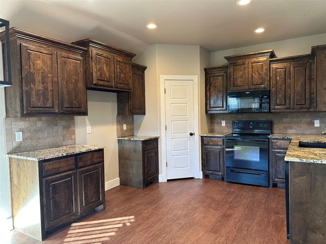 110 Hummingbird Drive, Weatherford, TX 76088