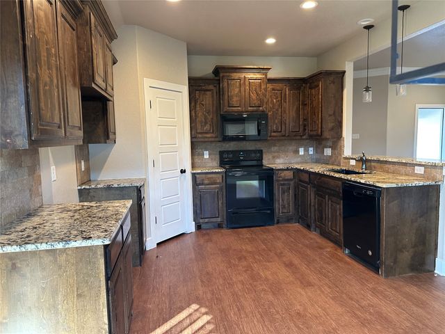 110 Hummingbird Drive, Weatherford, TX 76088