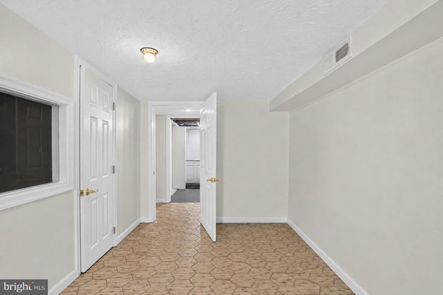 1217 MAYFIELD RD, Wilmington, DE 19803