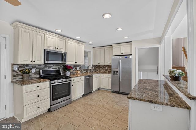 1217 MAYFIELD RD, Wilmington, DE 19803