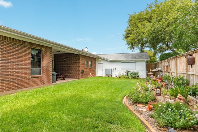 42 W Dansby Drive, Galveston, TX 77551