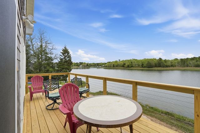 63 Oakdale Ave, Marion, MA 02738