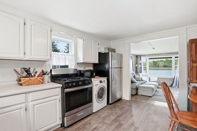 63 Oakdale Ave, Marion, MA 02738