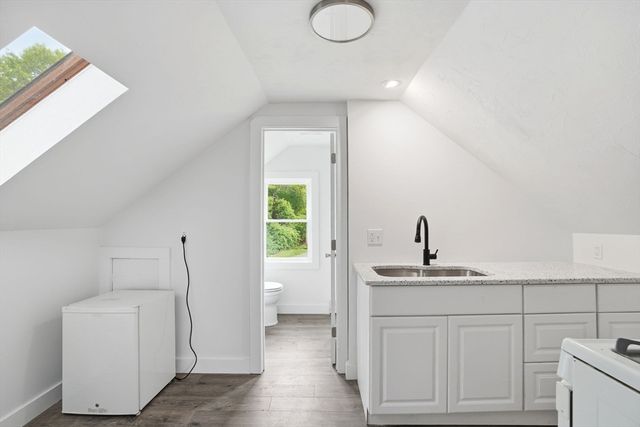 63 Oakdale Ave, Marion, MA 02738