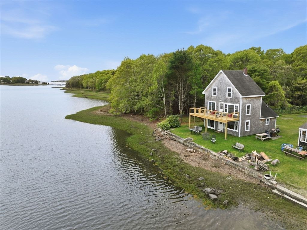 63 Oakdale Ave, Marion, MA 02738